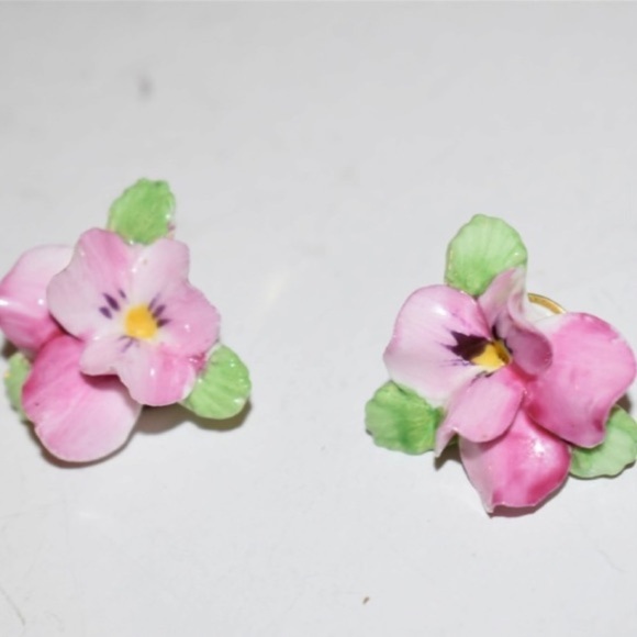 Vintage Clip On Earrings Pink Porcelain Floral Gold Tone 1950s Bone China - Picture 3 of 3